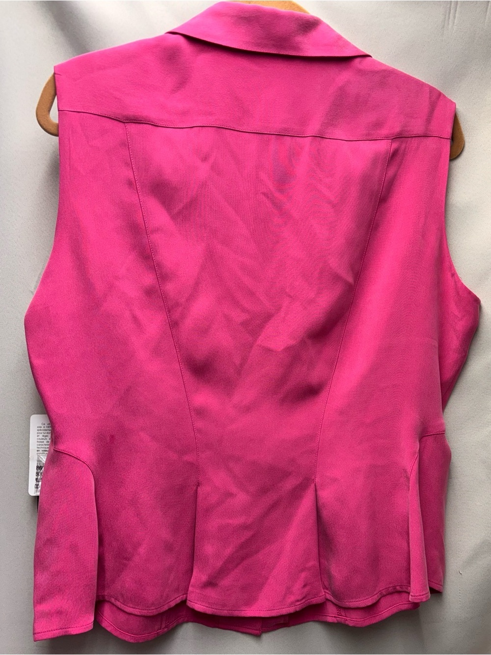 Jones NY NWT 100% Silk Fuschia Sleeveless button down Top Size 14 - Picture 2 of 6